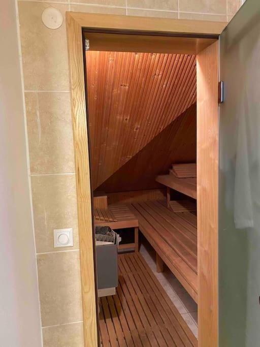 Rooftop 180M2 Loft With Private Sauna, Братислава Экстерьер фото