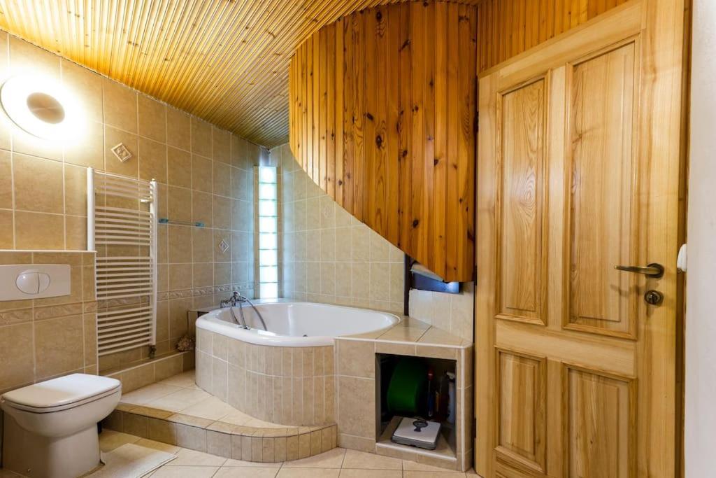 Rooftop 180M2 Loft With Private Sauna, Братислава Экстерьер фото