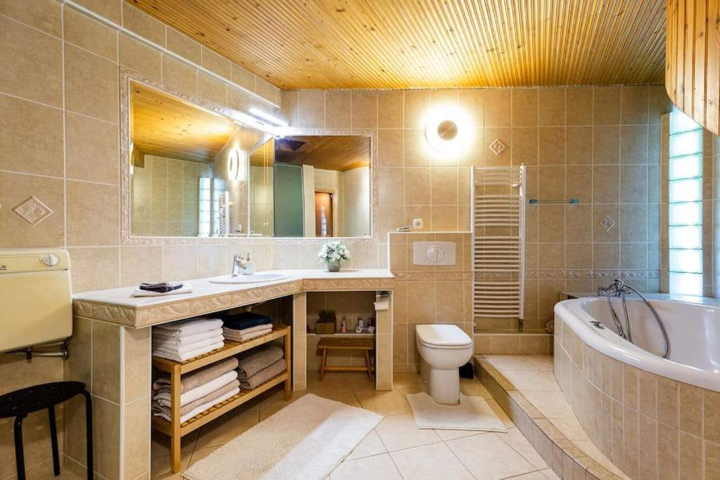 Rooftop 180M2 Loft With Private Sauna, Братислава Экстерьер фото